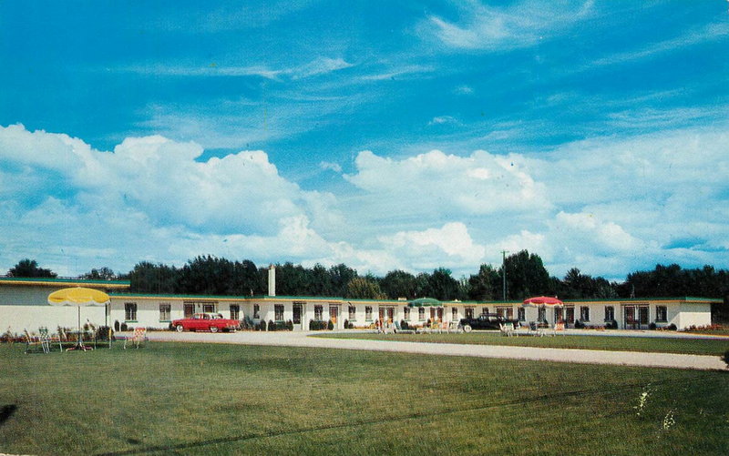 Alpine Motel (Longs Motel) - Vintage Postcad